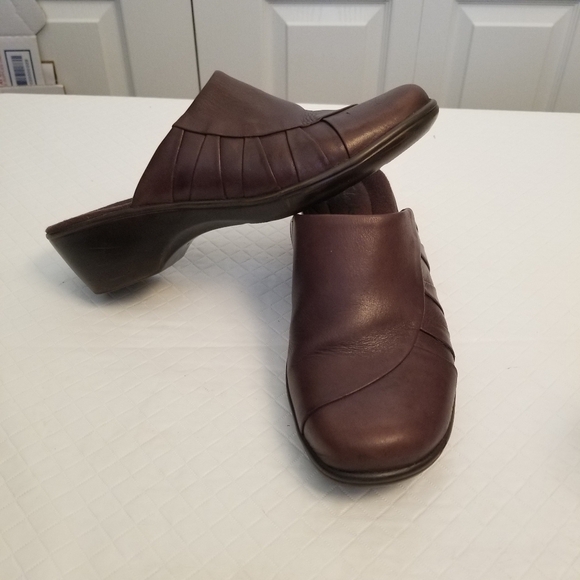 Women’s Clark’s Bendables Brown Leather Slip On Clogs 7.5M - Picture 1 of 6